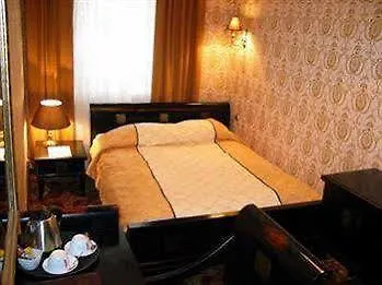 Anders Hotel